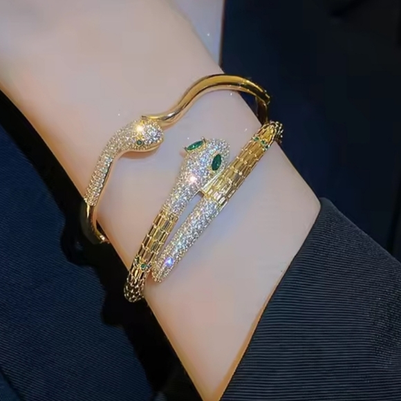 Exquisite 18k Gold Plated Coiled Snake Zircon Bracelet - Picture 1 of 4